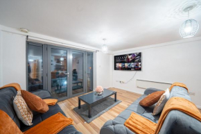 Spacious 2 Bedroom 6 Minute Drive from Huddersfield Town Centre - Ideal Stay